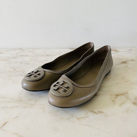 TORY BURCH Tan Gray Leather Ballerina Flats Large Logo - US 7.5 - Picture 1 of 6
